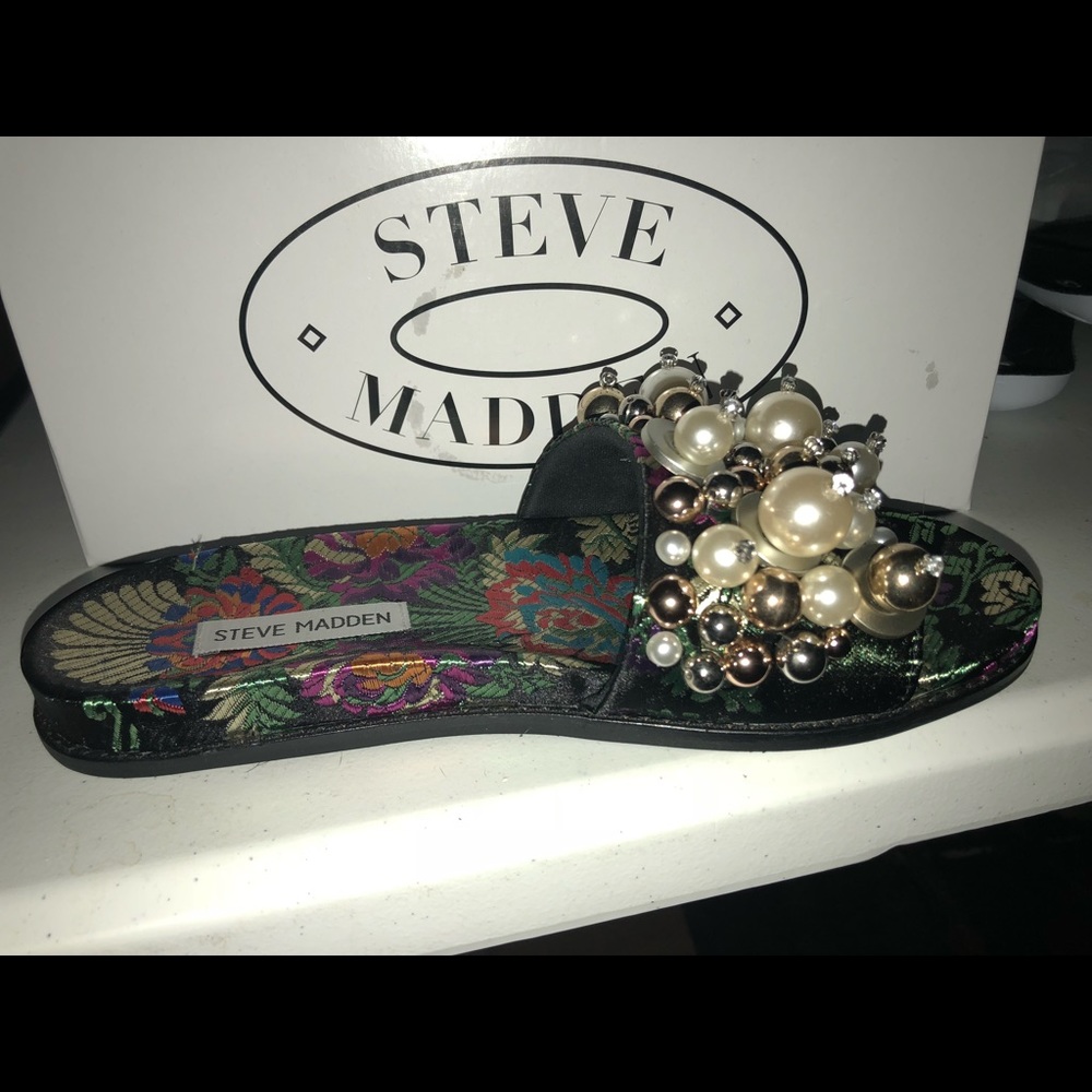 Steven Madden slides
